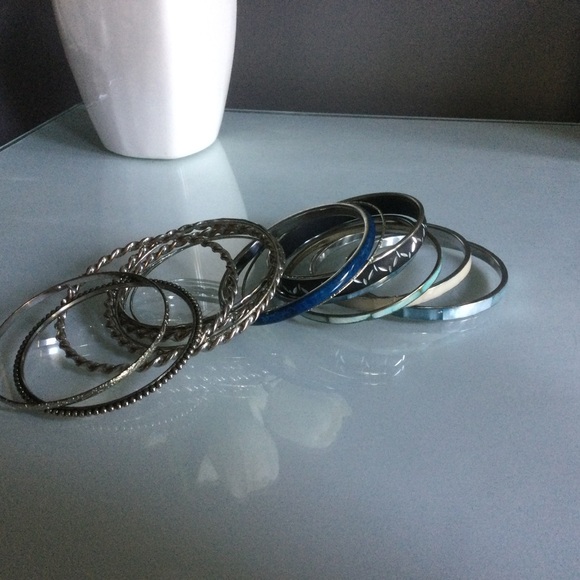 Lot of 17 Bangle Bracelets - Picture 2 of 3